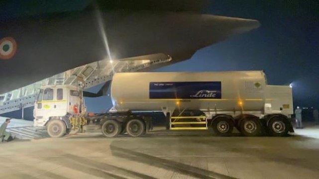 India to acquire oxygen tankers from UAE; Delhi hospitals continue to grapple with oxygen crisis; more