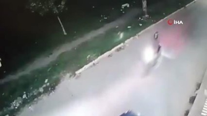 - Kız arkadaşının fotoğrafını beğenen adama kurşun yağdırdı- Saldırı anı kameraya yansıdı
