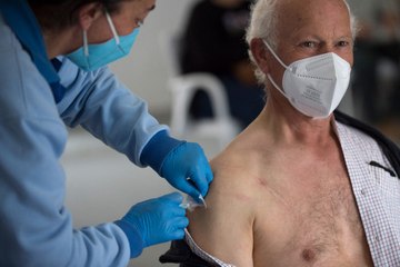 España comienza la vacunación anticovid de Janssen