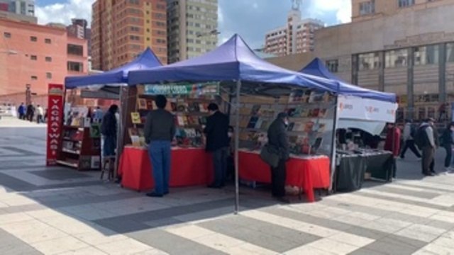 Lectores bolivianos se inclinan por adquirir libros en internet o redes socia