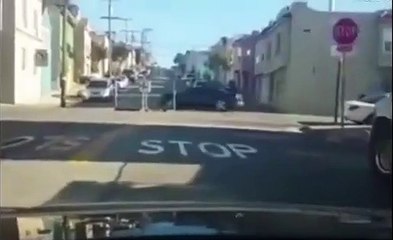 Drift yapan otomobilin kapısı açılınca...