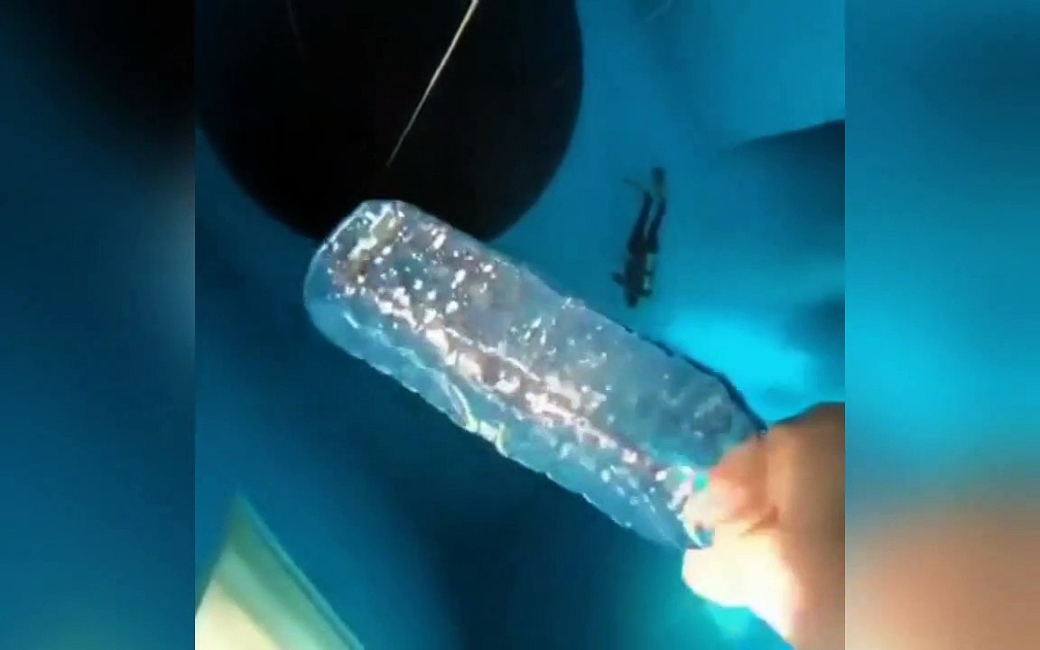 Como la Presiòn del agua aplasta una botella de plastico