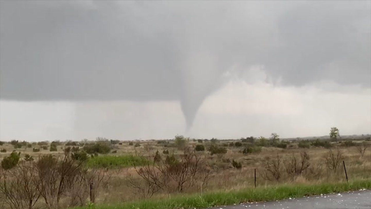 Tornado touches down in northern Texas