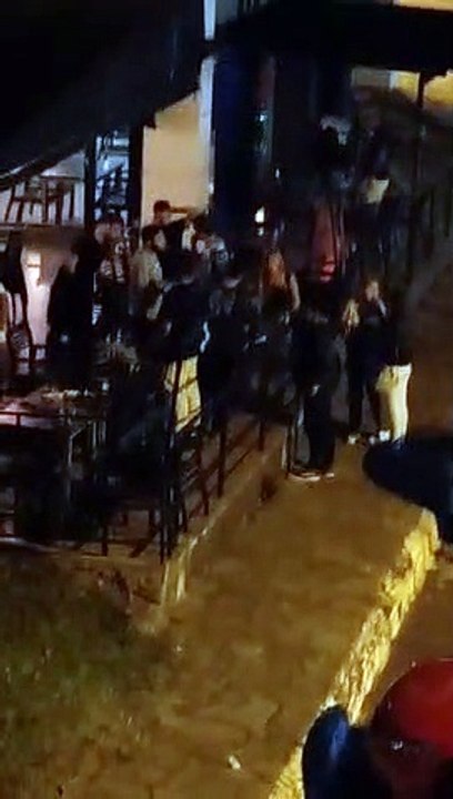 Aglomeração em bar
