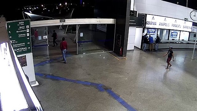 Homem agride e esfaqueia jovem na Rodoviária Interestadual e acaba preso