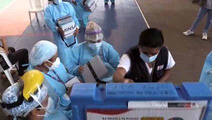 Perú pisa el acelerador en vacunación de ancianos contra covid-19