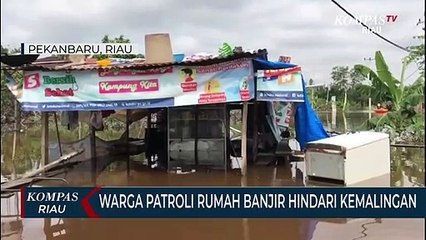 Warga Patroli Rumah Banjir Hindari Kemalingan
