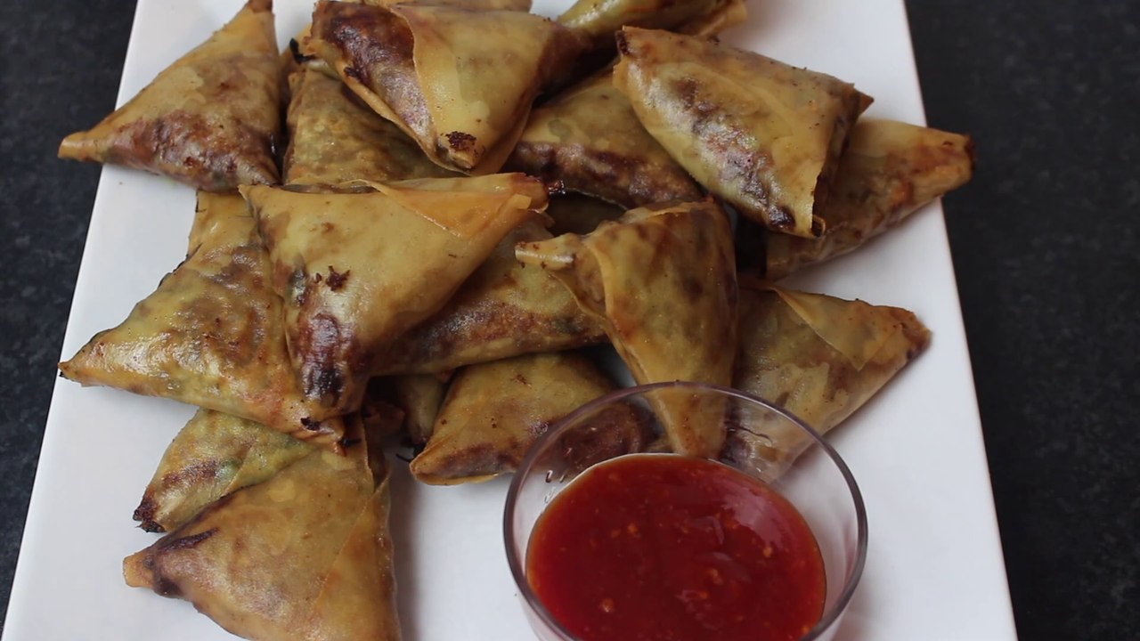 Veg Cheese Samosa || Tasty Samosa Recipe || Homemade Samosa in Urdu | Hindi By Cook With Faiza