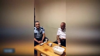 Söylediği türküyle yürekleri titreten polis