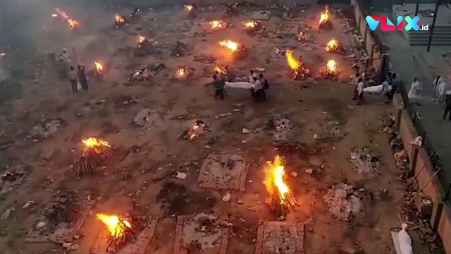 Pemandangan Kremasi Massal Korban Covid-19 di India