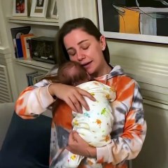 Merve Özbey kızı Elif’in ilk 23 Nisan’ını ona şarkı söyleyerek kutladı