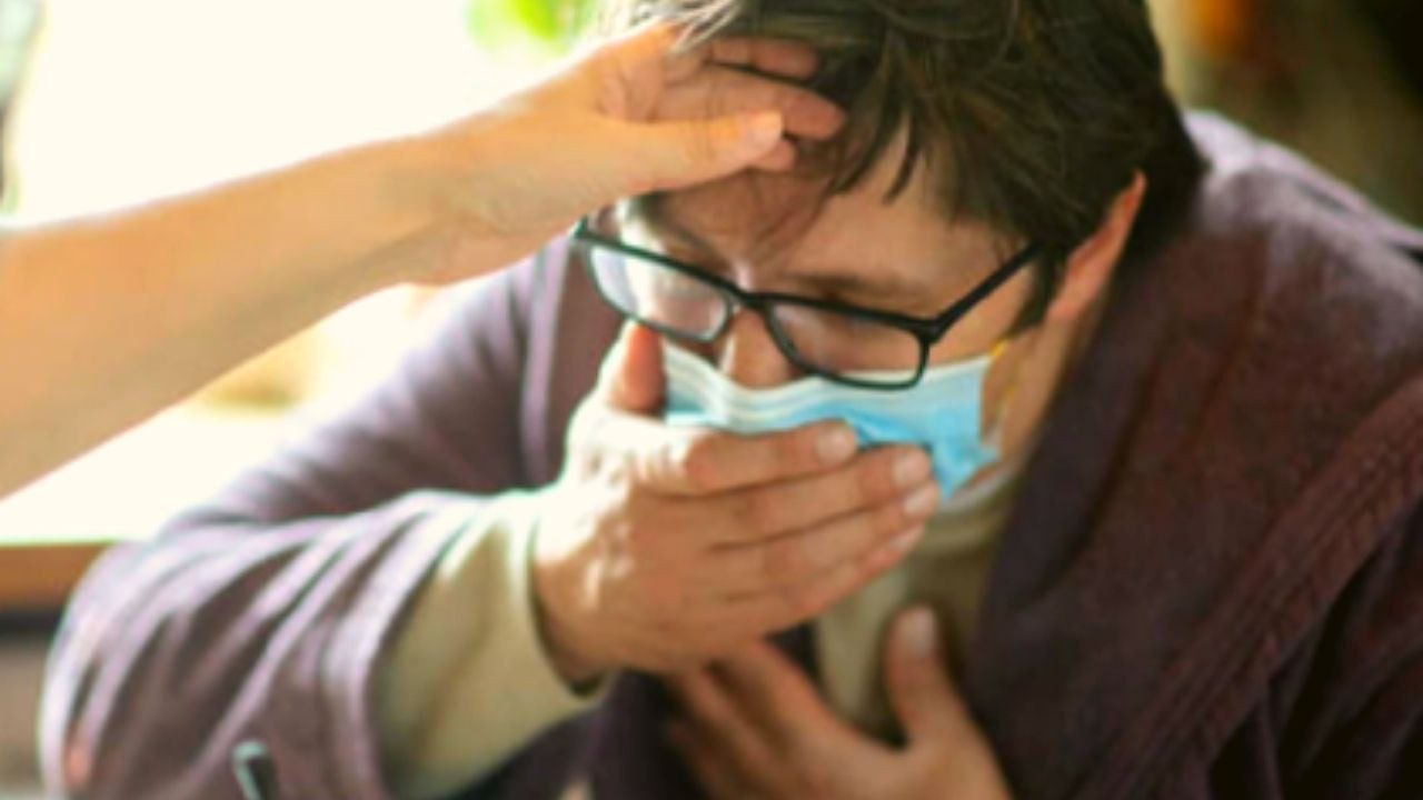 खांसी में नजर आ रहे ये लक्षण Corona Virus के Symptoms, न समझें Cold Flu | Boldsky