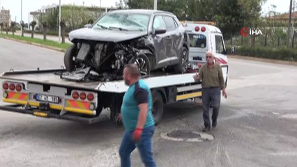 Antalya’da kontrolsüz kavşakta feci kaza: 6 yaralı