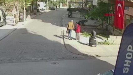 DENİZLİ EŞİNE BIÇAK ÇEKEN KOCAYI, ESNAF DURDURDU