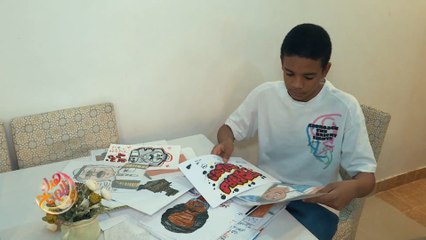 شاب كويتي يهوى رسم مشاهير الفن والرياضة