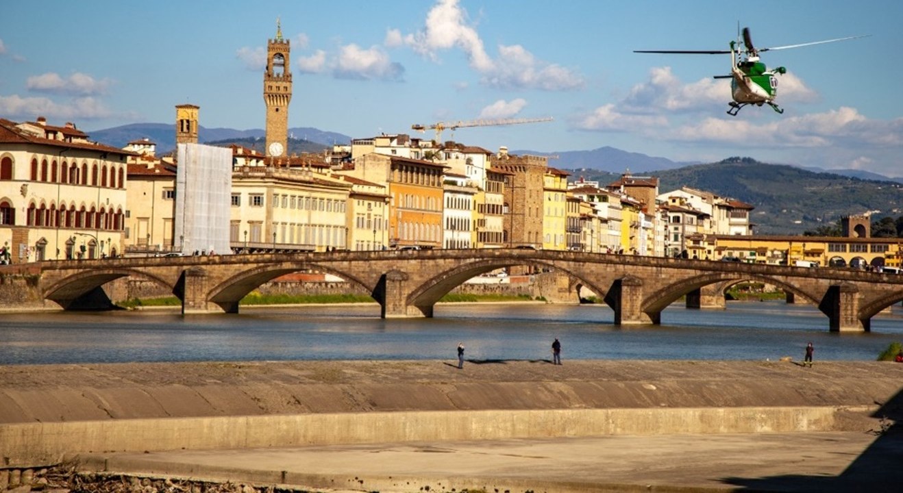 Firenze - Si lancia dal Ponte Vespucci, trovato cadavere di un uomo nell'Arno (24.04.21)