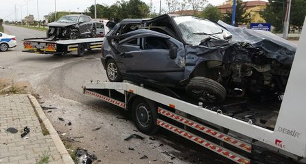 Kontrolsüz kavşakta feci kaza: Çok sayıda yaralı var