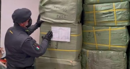 Roma - 140mila indumenti sequestrati donati ai bisognosi (24.04.21)