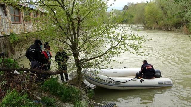 Kendisinden haber alınamayan yaşlı adam Sakarya Nehrinde ölü bulundu
