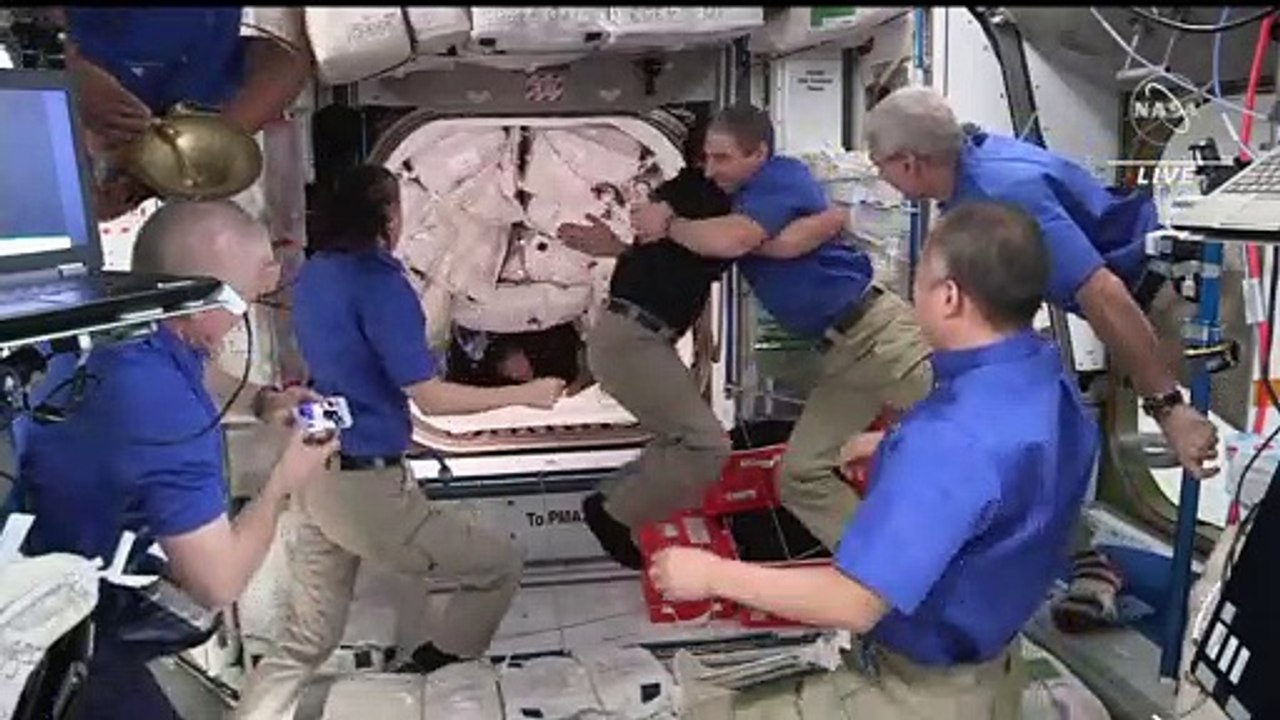 Crew Dragon — 2 доставил на МКС "разнообразный" экипаж