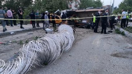 Son dakika haberleri: Freni boşalan vinç, 11 araca çarptı: 2 ölü, 6 yaralı (2)