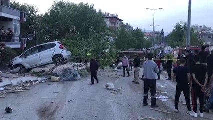 Freni boşalan vinç, 11 araca çarptı: 2 ölü, 6 yaralı