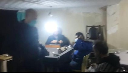 KIRAATHANEYE ÇEVRİLEN İŞ YERİNDE KUMAR OYNAYANLARA 49 BİN TL CEZA