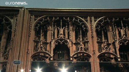 ترميم رائعة نحتية من القرن الخامس عشر في أحد متاحف بروكسل