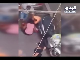 عنصر أمني يعتدي بالضرب الوحشي على سيدتين من التابعية الكينية  – غدي بوموسى