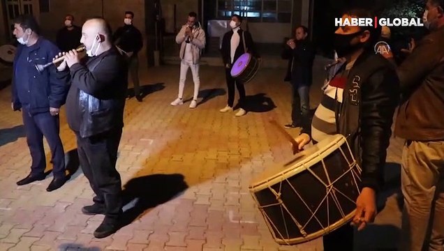 Ramazan davulcuları sahurda bir araya gelinip seslendi: Bahşiş toplamak için izin istiyoruz