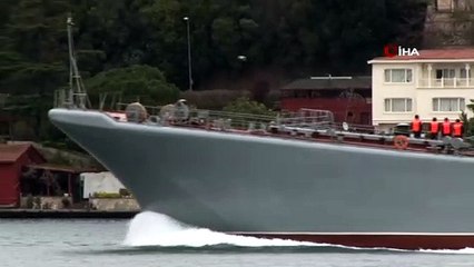 Rus savaş gemisi İstanbul Boğazı’ndan geçti