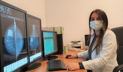 RADYOLOJİ UZMANI YRD. DOÇ. DR. İKİZCELİ AŞILAMAYA BAĞLI TEK TARAFLI LENF BEZİ TUTULUMU, MEME KANSERİYLE KARIŞABİLİR