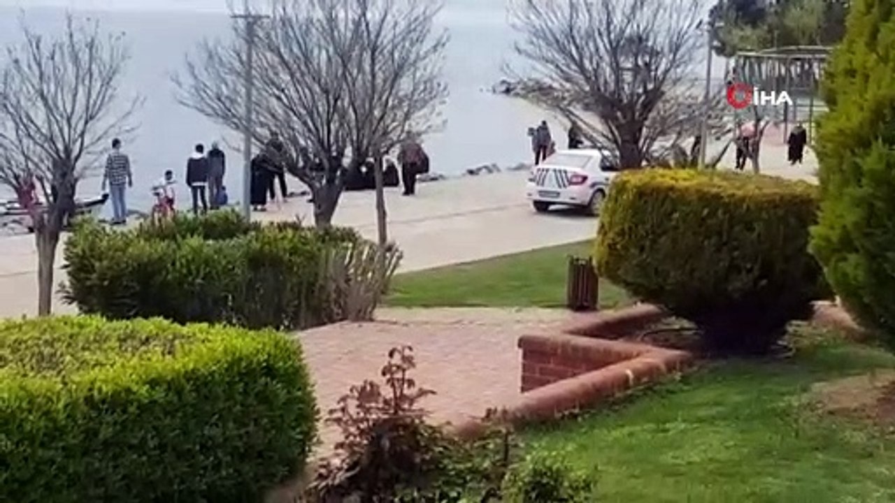 Kısıtlamada sahil kenarına geldiler, polis anonsunu bile dikkate almadılar