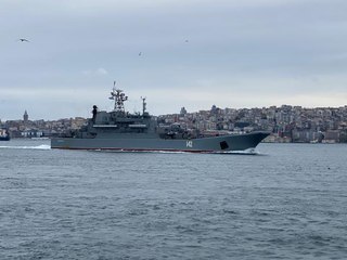 Rus Savaş Gemisi İstanbul Boğazı'ndan geçti