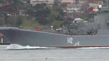 Rus savaş gemisi İstanbul Boğazı'ndan geçti