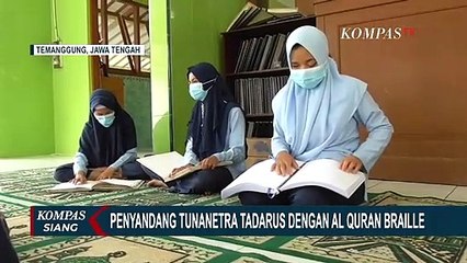 Khusyuk, Penyandang Tunanetra Tadarus dengan Al Quran Braille