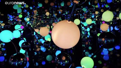 Kuszama Jajoi pöttyökkel borította el Berlin és New York egy részét