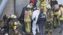 Son dakika! Arnavutköy'de hırdavat deposunda yangın: İçeriden 4 kişinin cansız bedeni çıkartıldı (4) (Havadan fotoğraflar)