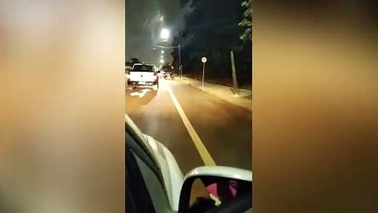 Vídeo mostra motorista em 'zigue-zague' na Avenida Piquiri; ele chegou a atingir outro carro