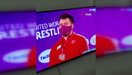 Rıza Kayaalp'in minik kızı babasının sevincine ortak oldu
