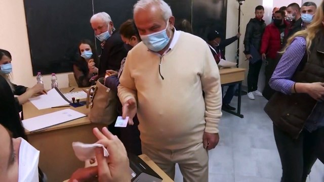 Граждане Албании избирают парламент