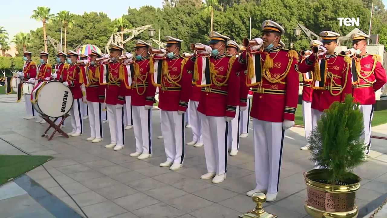الرئيس السيسى يضع إكليل الزهور على قبر الجندى المجهول بمناسبة تحرير سيناء