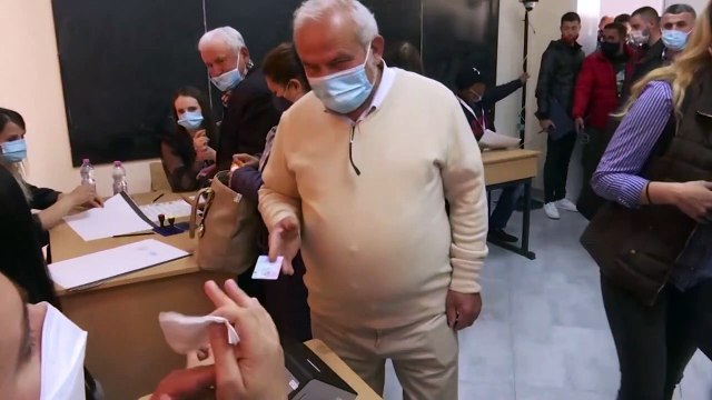 Megkezdődtek a parlamenti választások Albániában, az uniós csatlakozás múlhat az eredményen