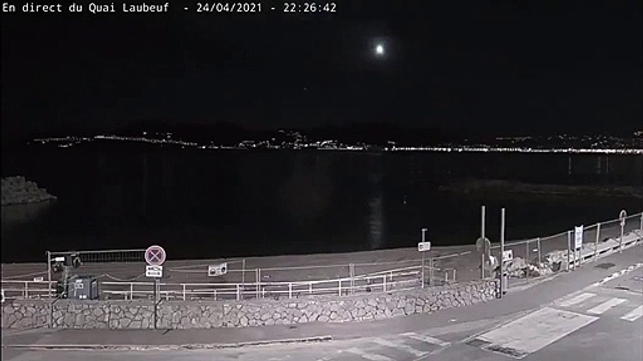 Météorite dans le ciel de Provence : l'incroyable image d'une caméra de surveillance à Cannes