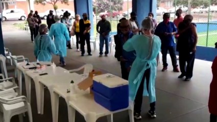 Idosos que tomaram a primeira dose no dia 31/03 estão sendo imunizados com a segunda vacina na Unioeste