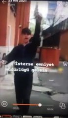 Son dakika: BAHÇELİEVLER'DE OKUL BAHÇESİNDE HAVAYA ATEŞ EDEN ŞÜPHELİ YAKALANDI