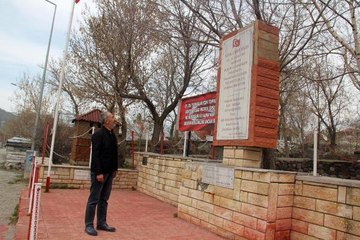 MÜSLÜMAN TÜRKLERİN YAKILDIĞI 'YANIK CAMİ'NİN BELGESELİNİ YAPTI