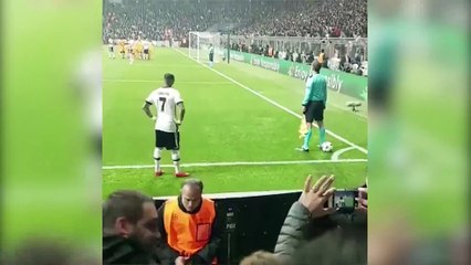 Quaresma hakeme de bacak arası attı
