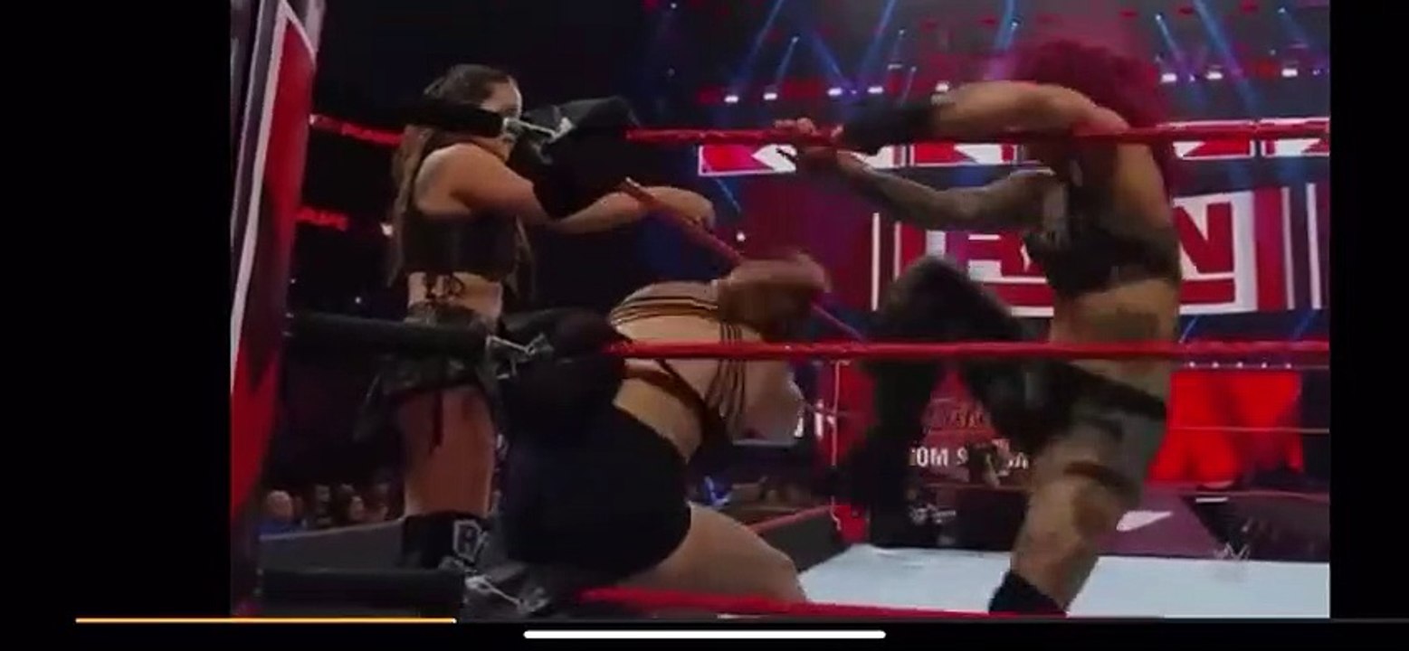 RAW WOMEN WWE FIGHT