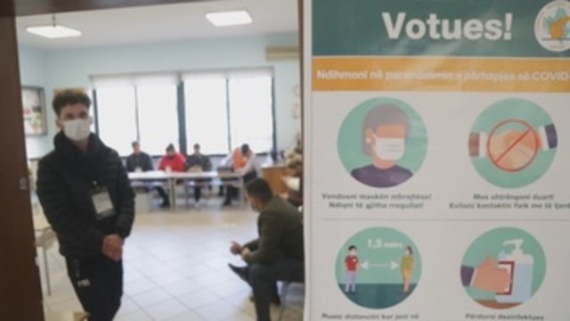 La jornada electoral transcurre con calma en Albania tras una tensa campaña
